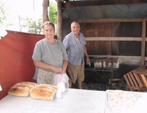 Vrijwilligers van de voedseluitdeling in een arbeiderswijk in Buenos Aires waar missionair werker Marc van der Post woont en werkt.